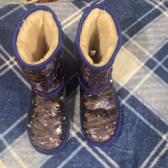 Uggs Metalic Blue Sequin Short Shearling Boots Sz 6 - Picture 13 of 15